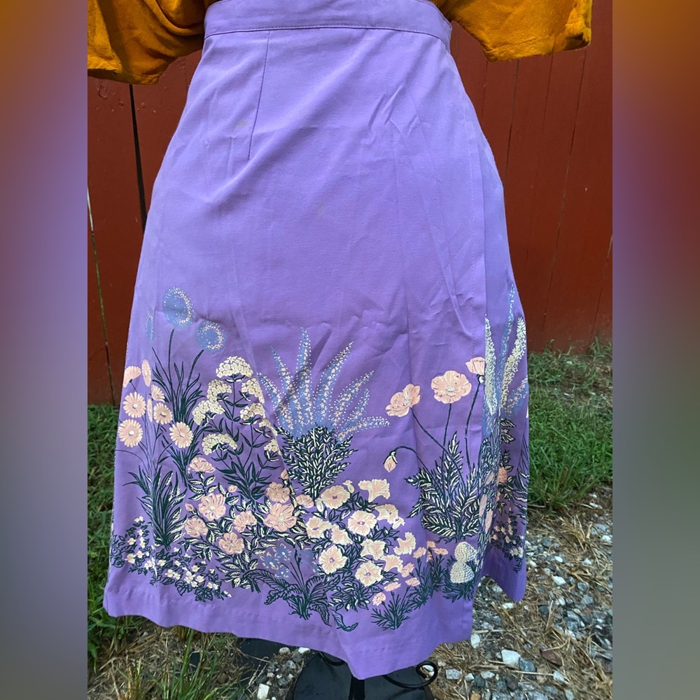 Gorgeous vintage painted wrap skirt - Picture 4 of 15